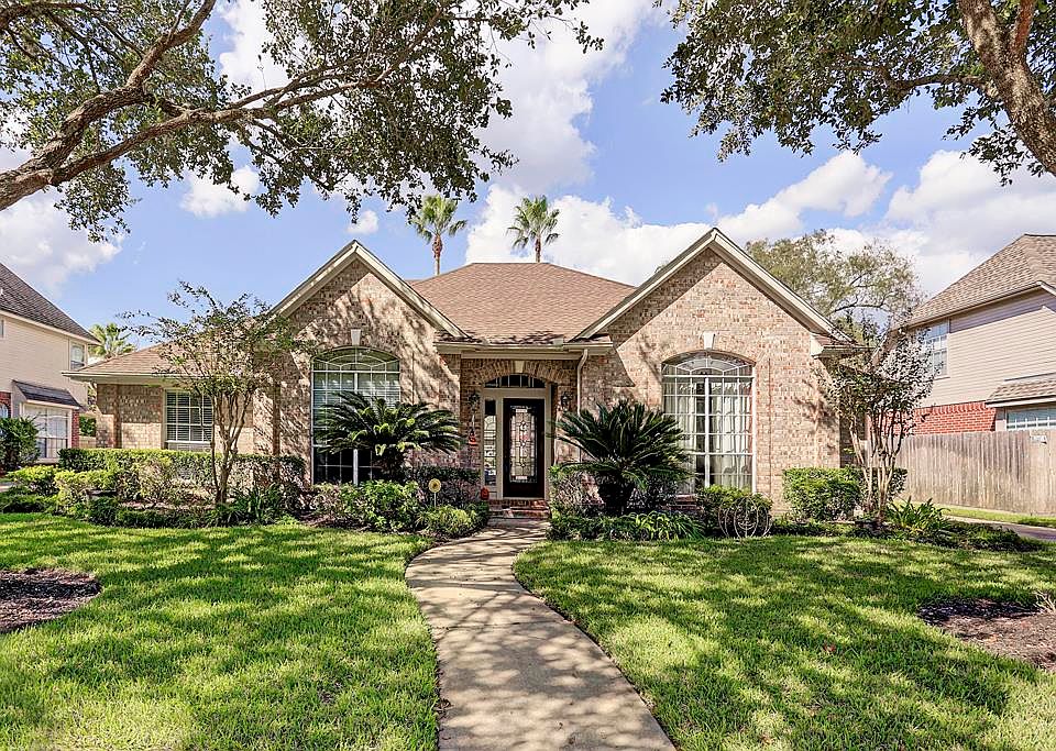 1st image of 2106 Meadow Park Cir