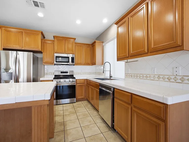 1428 N Leila St — Photo 17