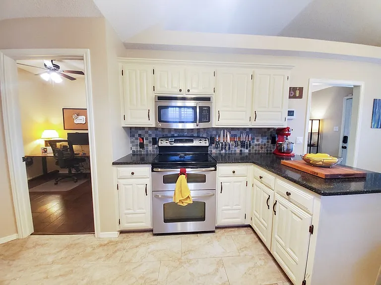 3306 Oakmont Dr — Photo 9