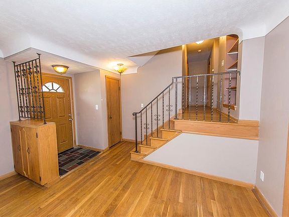 3rd image of 3434 Rexway Ave
