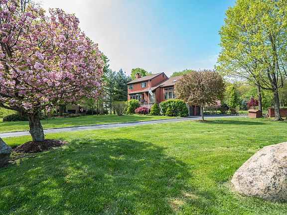 4th image of 50 Apple Hill Dr
