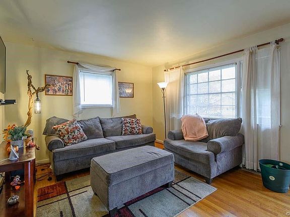 4th image of 2921 Twain Ln