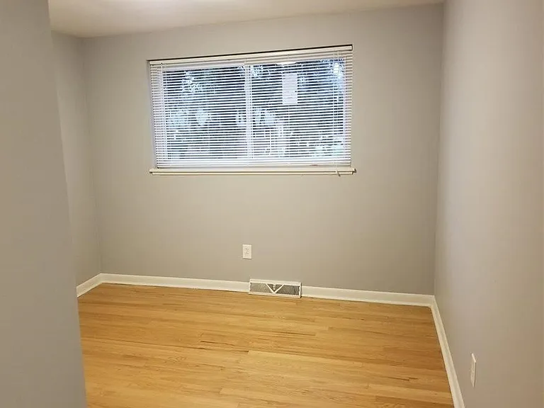 118 W Lawrence Ave — Photo 14