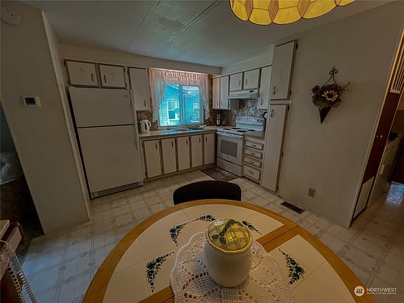 5th image of 1453 SE Bobolink Lane