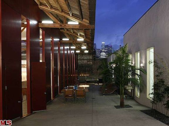 3rd image of 718 N Figueroa St