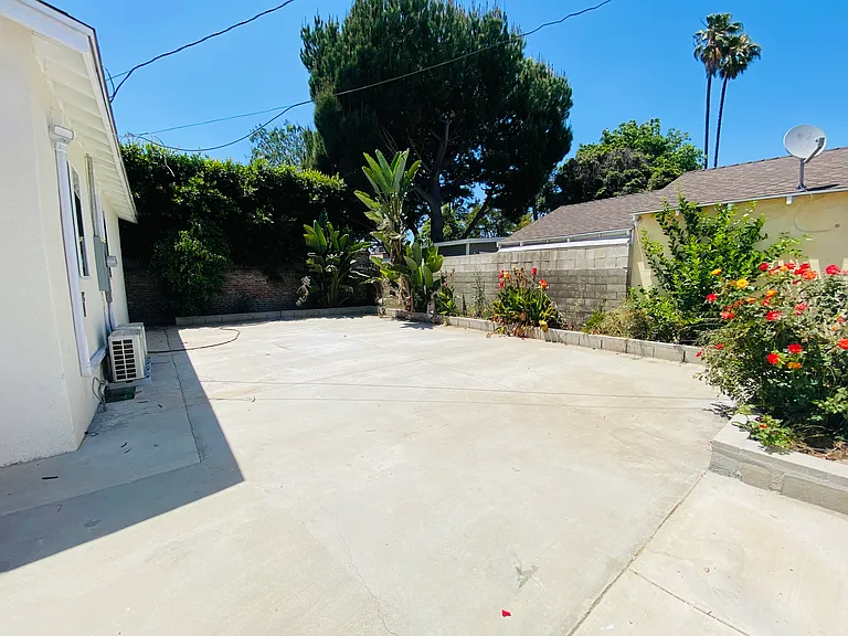 331 1/2 N Bushnell Ave — Photo 12