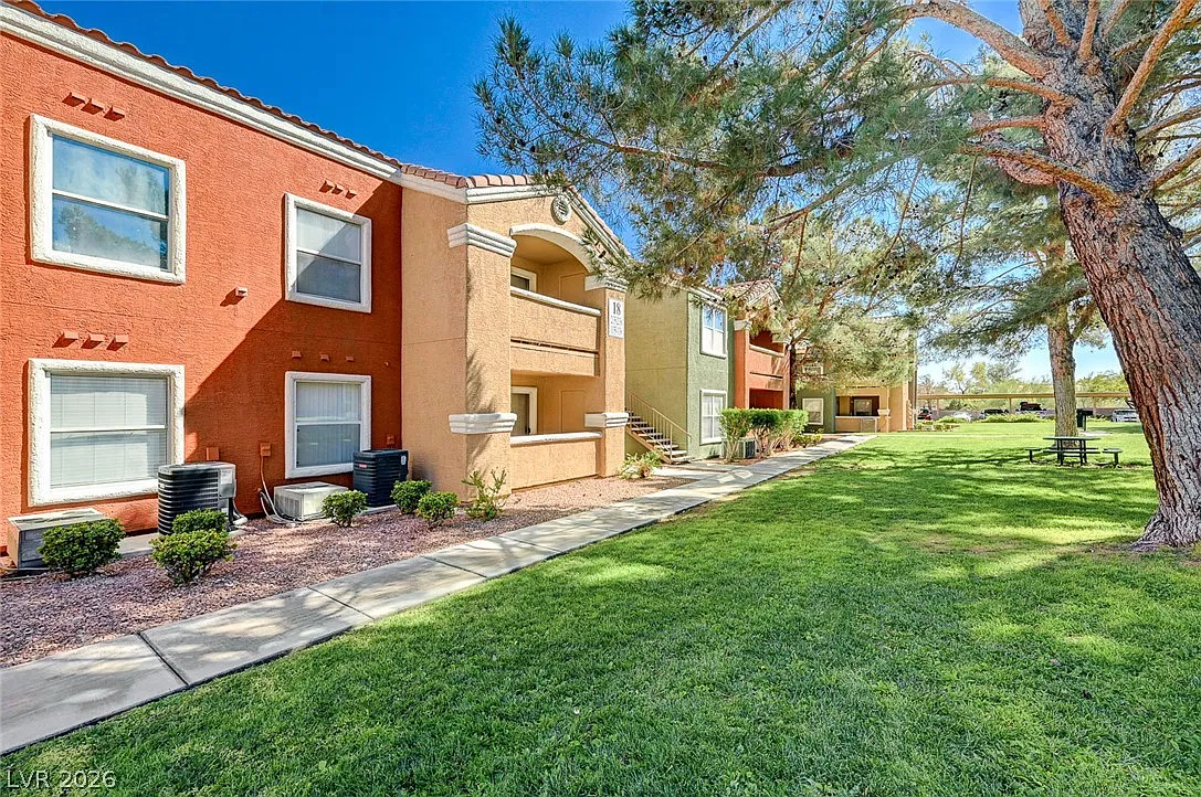 2 bed, 2.0 bath, 1219 sqft, $1,550 — Photo 3