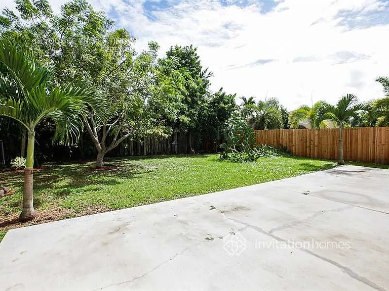 4633 SW 164th Ct — Photo 11