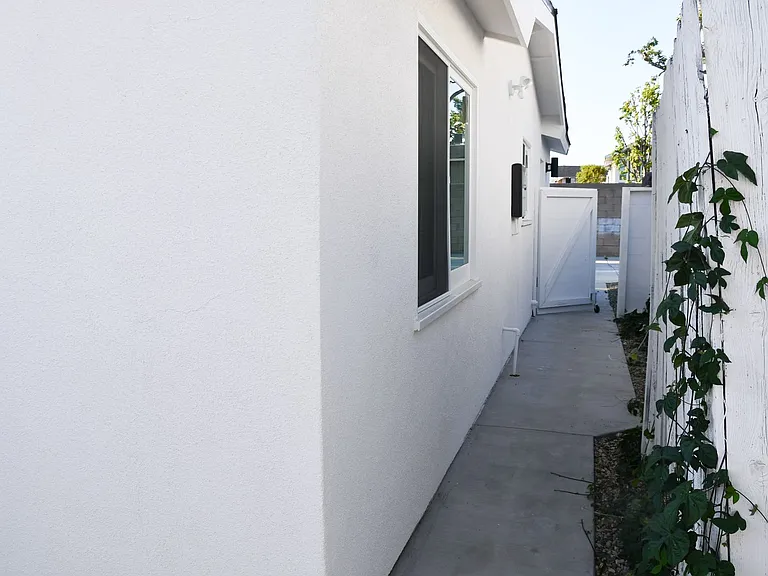 388 N Parker St — Photo 16