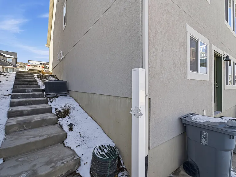 682 Benedict Dr — Photo 13