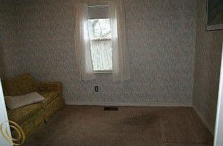 5th image of 23386 Carlisle Ave