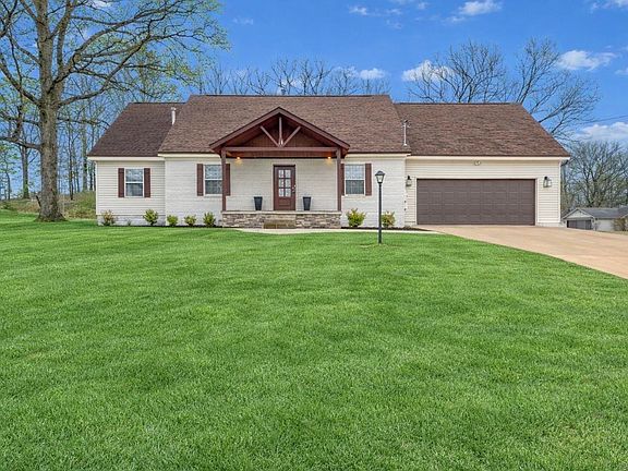 5th image of 2204 Williamsburg Dr