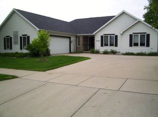 4725 N Gardenwood Ln, Appleton, WI 54913