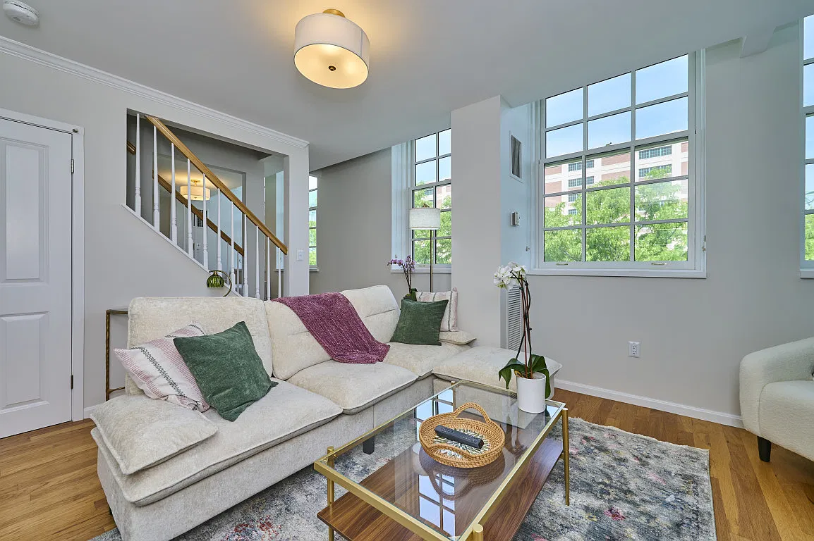 2 bed, 1013 sqft, $3,995 — Photo 1