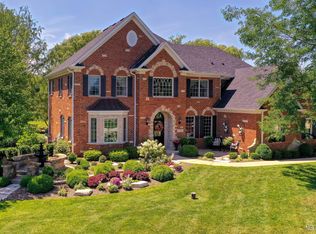 5N496 W Lakeview Cir, St Charles, IL 60175