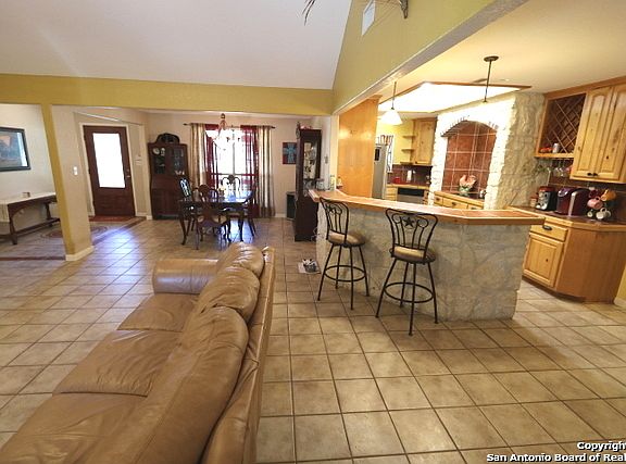 5th image of 148 Rosewood Dr