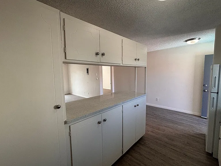 University Terrace Apartments — Photo 49