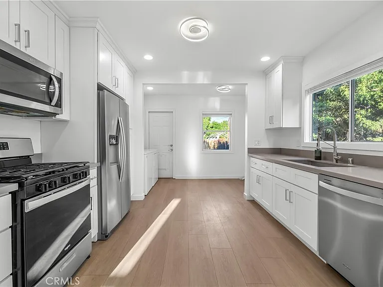 6642 Vineland Ave — Photo 6