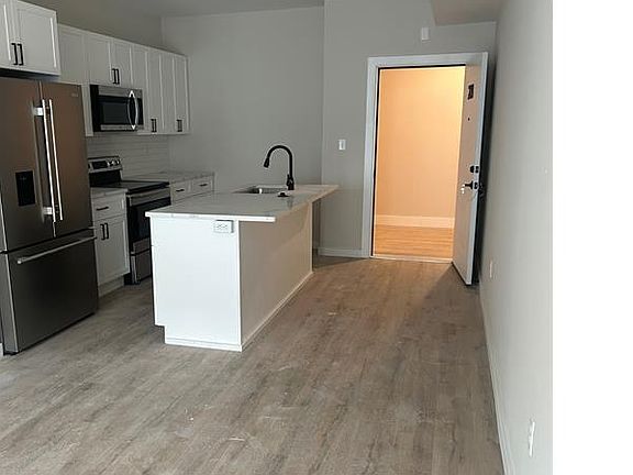 3rd image of 4118-20 Lancaster Ave #407