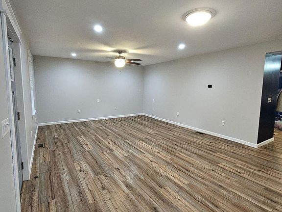 3rd image of 323 Franklin St