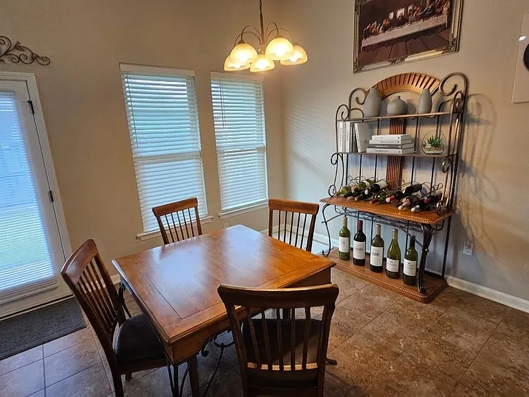 427 Christopher Dr — Photo 4