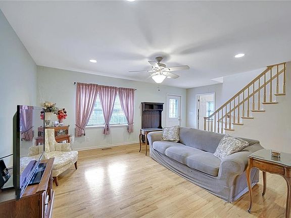 3rd image of 5 Ballard Ave