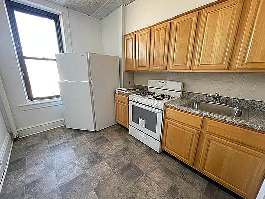 3rd image of 923 72nd St Floor 2