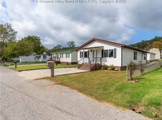 2490 Montana Ave, Hurricane, WV 25526