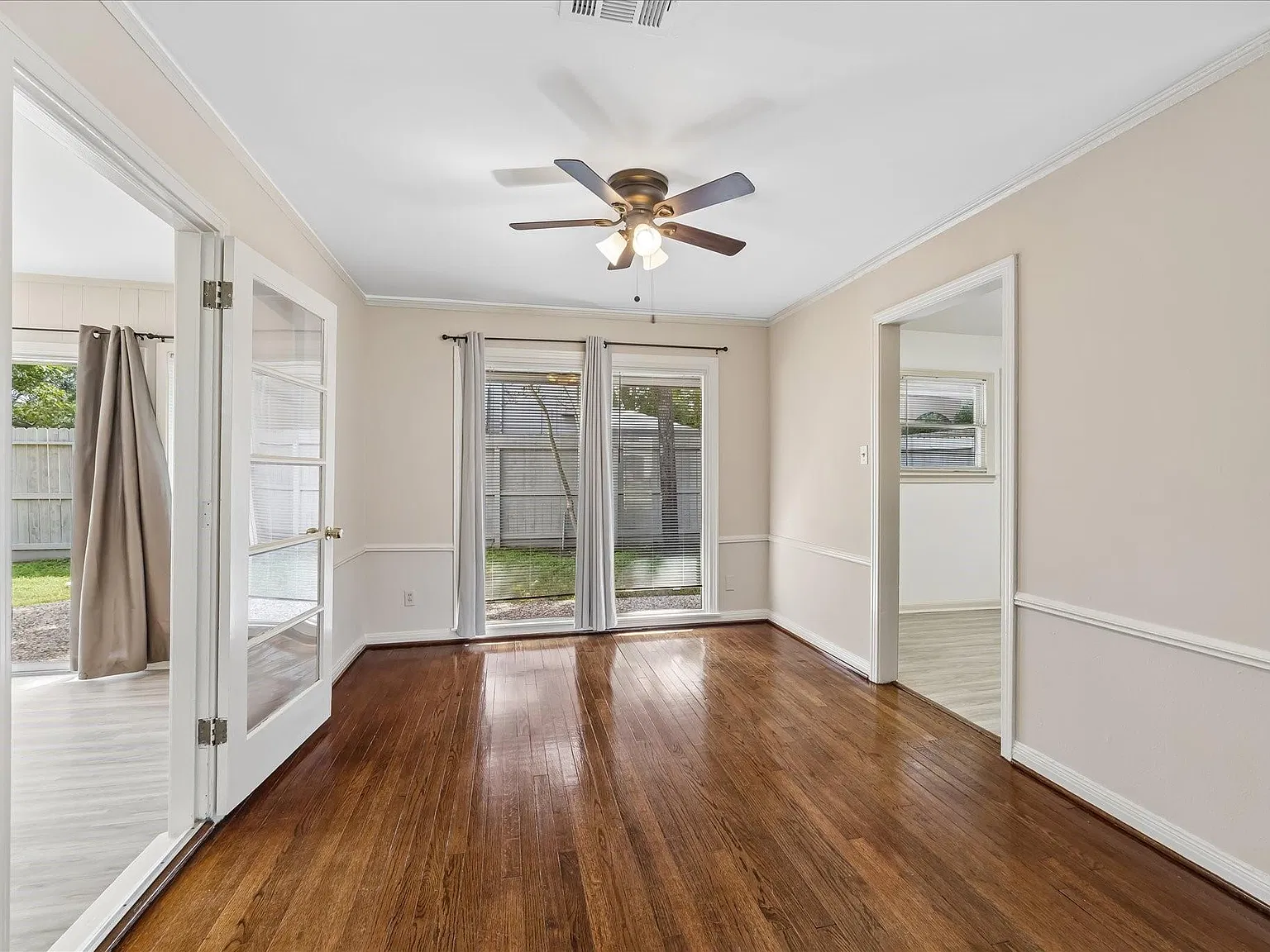 3 bed, 1.0 bath, 1363 sqft, $2,250 — Photo 3