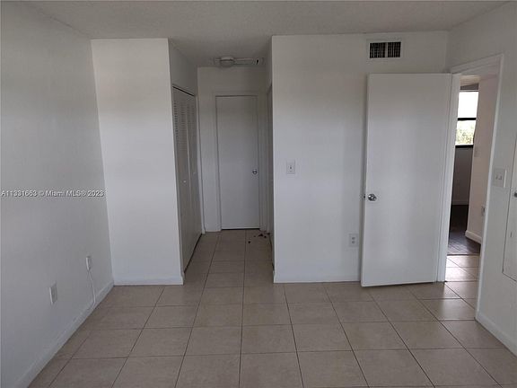 5th image of 9947 Nob Hill Ln #9947