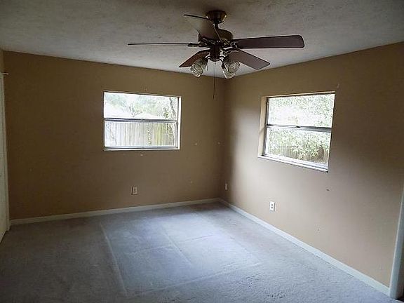 5th image of 3811 Parkside Dr