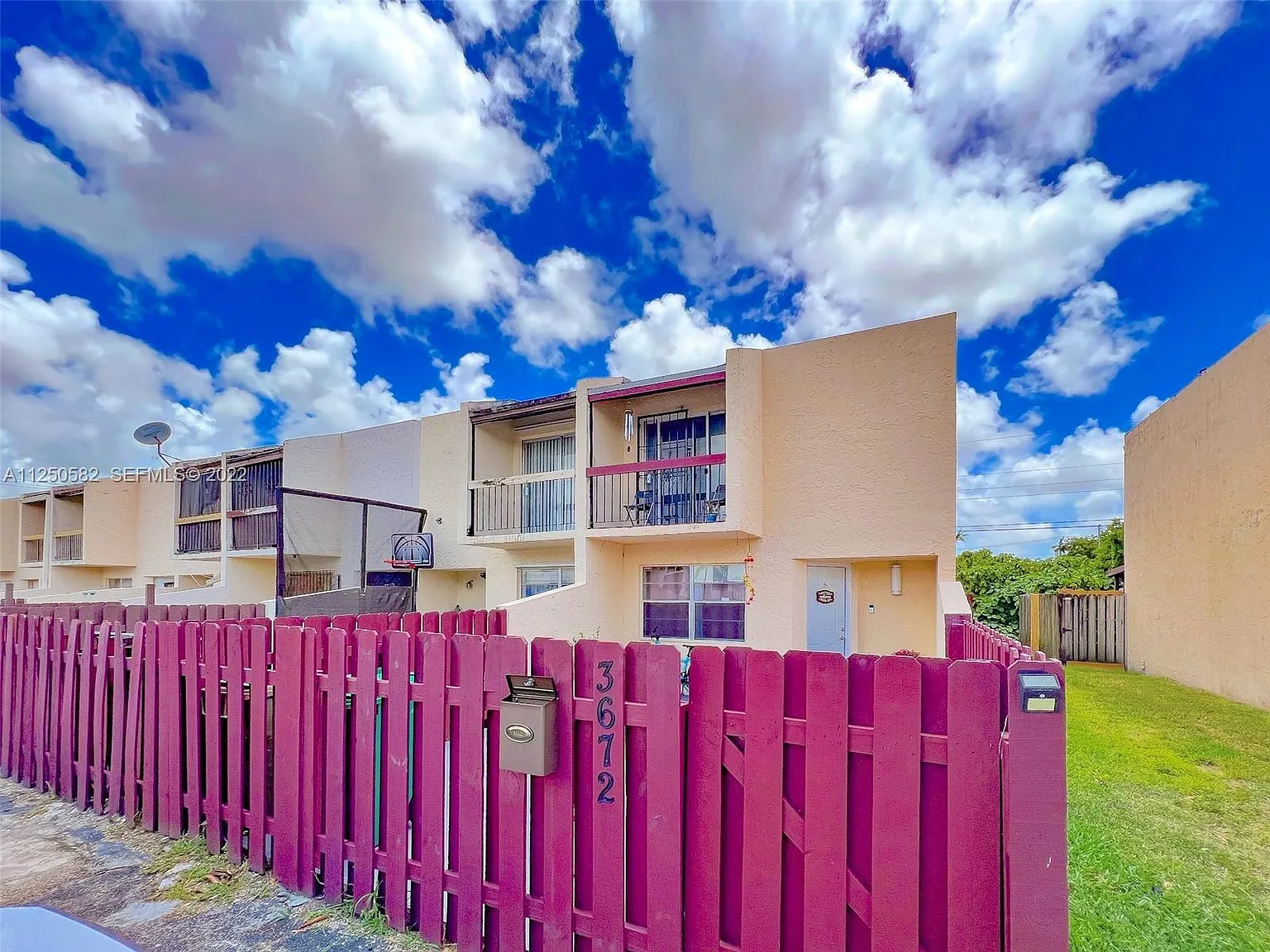 2 bed, 1.5 bath, 1025 sqft, $2,400 — Photo 2