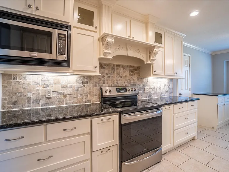 140 Lakewood Dr — Photo 15
