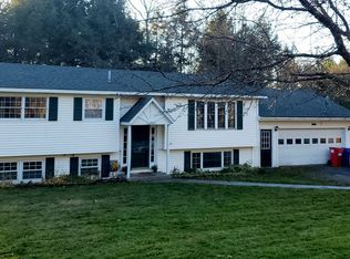 220 Middle Rd, Graniteville, VT 05654