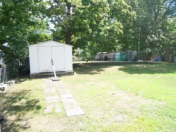 3 bed, 1000 sqft, $3,300 — Photo 4