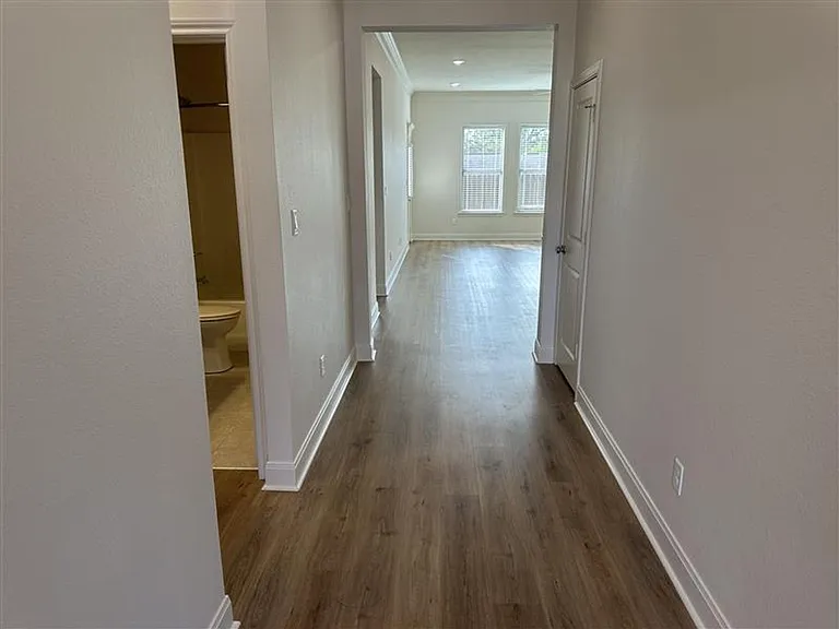 8406 Cambridge Rd — Photo 2