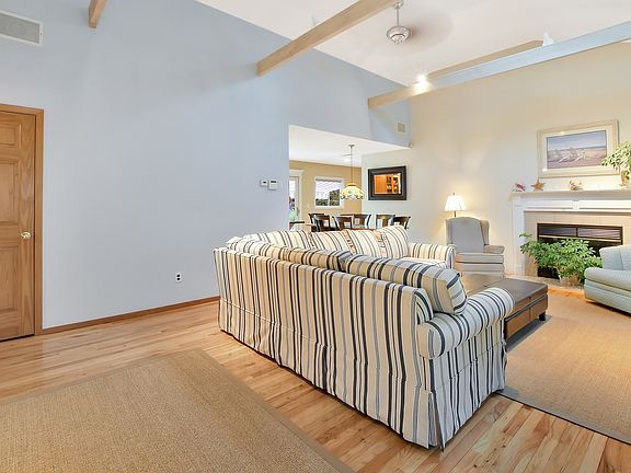 4th image of 6 Oaktree Dr