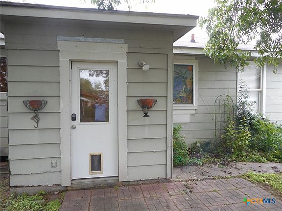 4th image of 2301 E North Dr