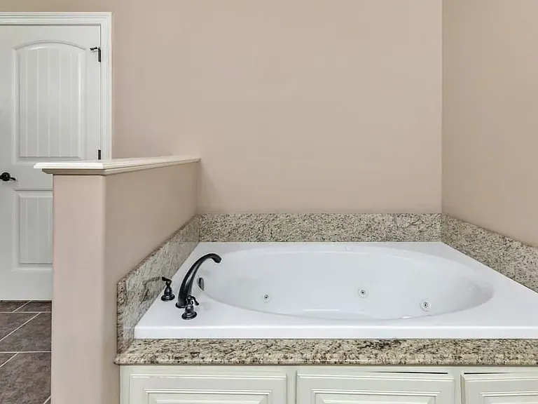 2750 Ithaca Dr — Photo 9