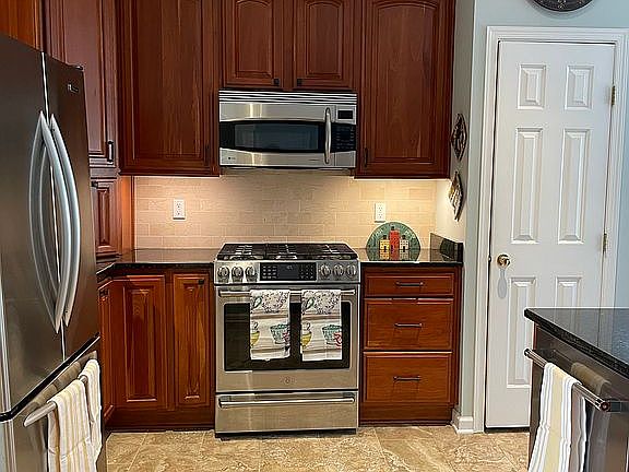 3rd image of 2893 Stratford Way