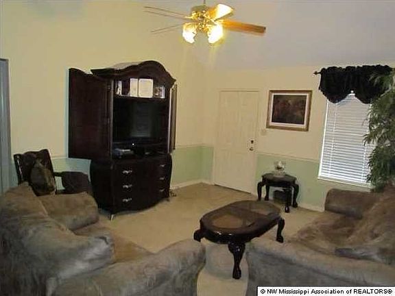 2nd image of 2857 Waverly Dr