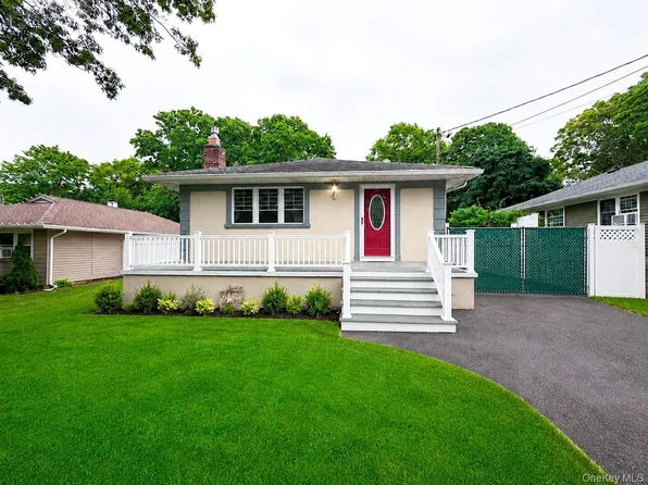 138 River Road, Shirley, NY 11967