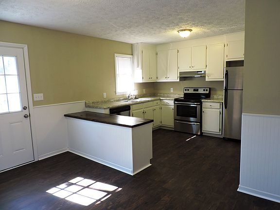 5th image of 412 Willow Branch Dr