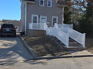 1075 Harrison St, Uniondale, NY 11553