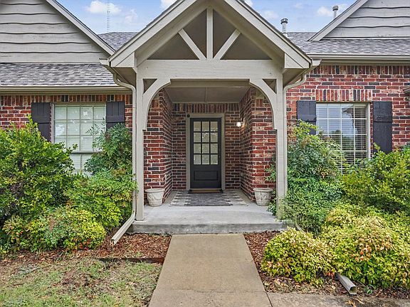 2nd image of 9279 Black Oak Ln
