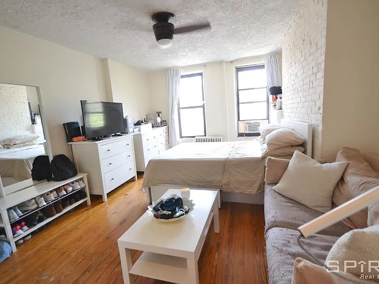 457 W 50th St #4RE — Photo 3