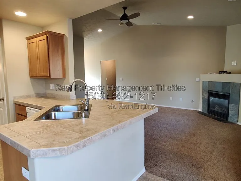 2667 Torrey Pines Way — Photo 12