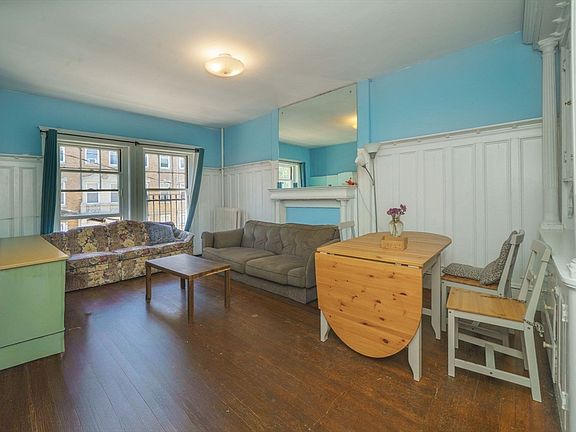2nd image of 39 Strathmore Rd APT 3