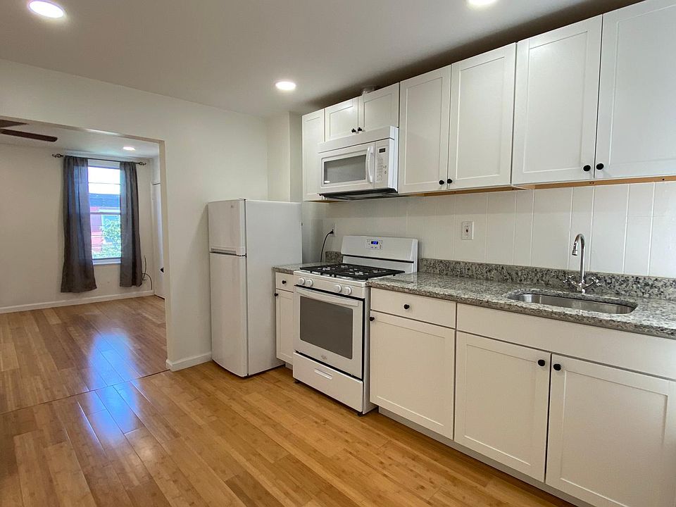 Eat-in Kitchen