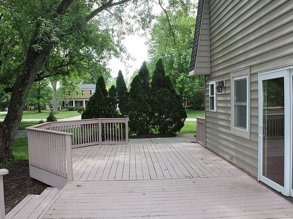 4th image of 1013 Clubview Blvd S